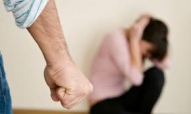 Sống dở với ông chồng thích dùng nắm đấm